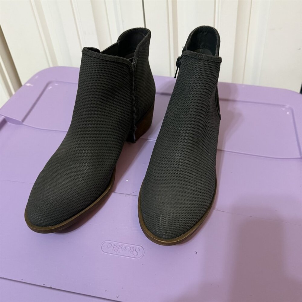 Kensie Gerona Gray Womens 9 Ankle Boots Bootie Perforated Suede Stacked Heel